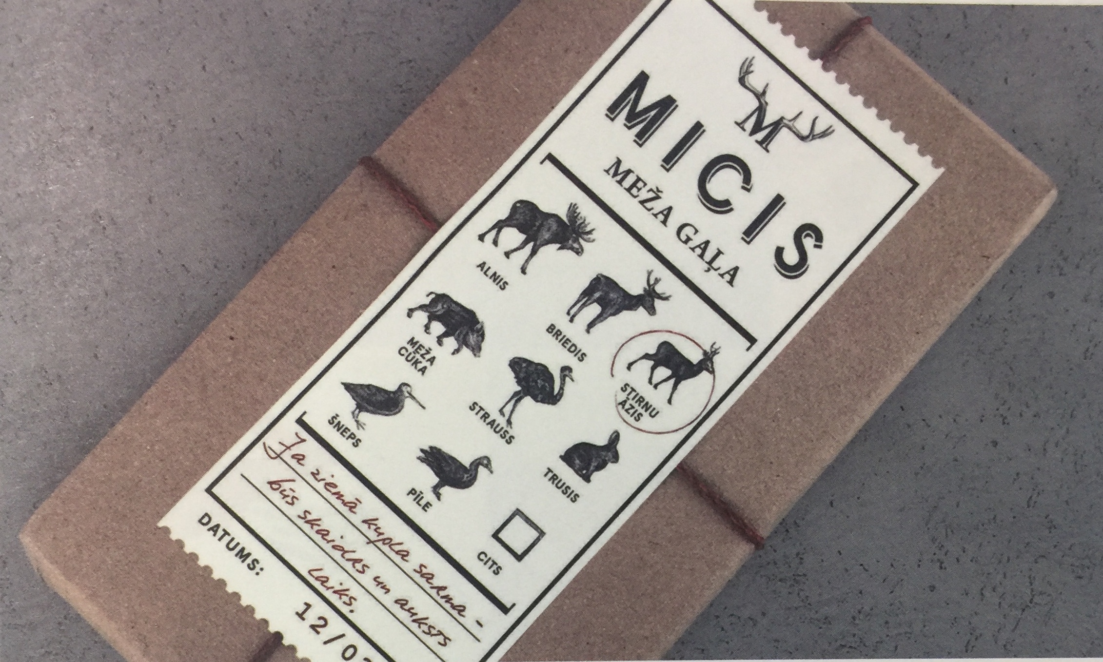 用一生的時間去學(xué)習(xí)家釀葡萄酒和精制的肉類產(chǎn)品包裝設(shè)計